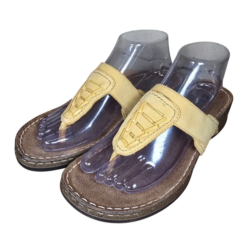 Clarks Sandals Womens 8M Thong Yellow Leather SlipOn Wedge Cork Toe Post worn 1x